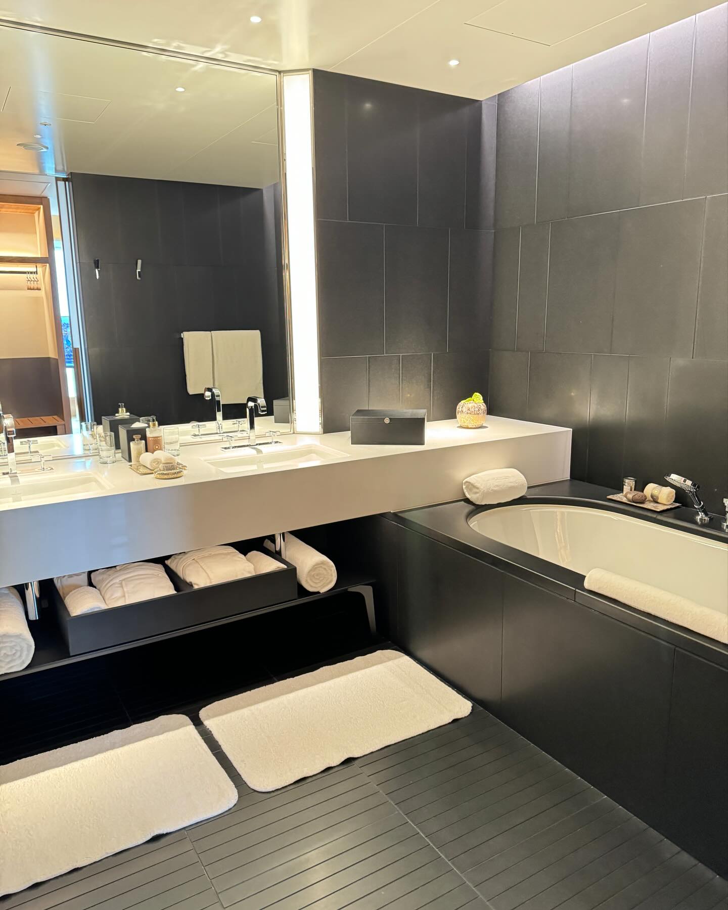 ติ๊ก - กัญญารัตน์ จิรรัชชกิจ