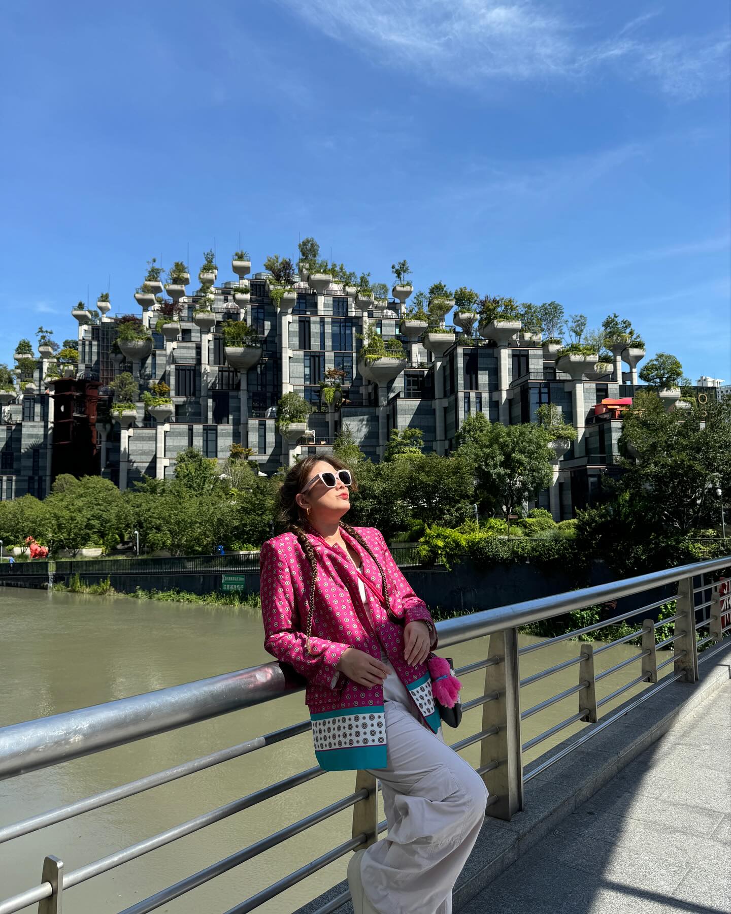 ติ๊ก - กัญญารัตน์ จิรรัชชกิจ