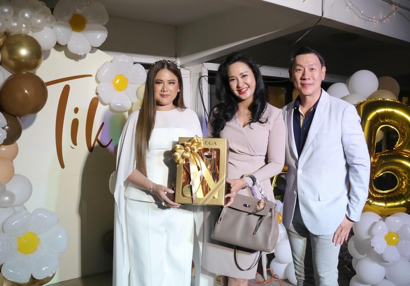 ติ๊ก - กัญญารัตน์ จิรรัชชกิจ