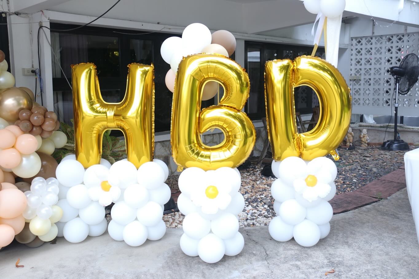 ติ๊ก - กัญญารัตน์ จิรรัชชกิจ