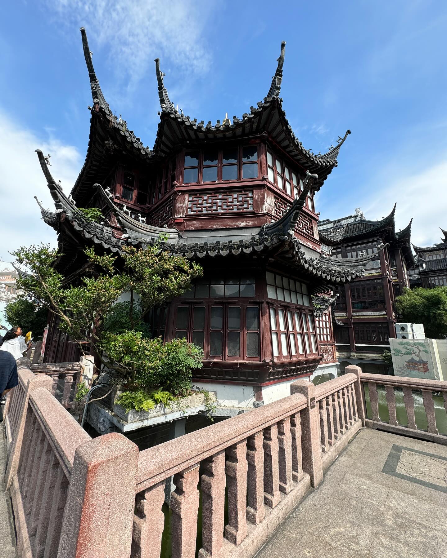 ติ๊ก - กัญญารัตน์ จิรรัชชกิจ