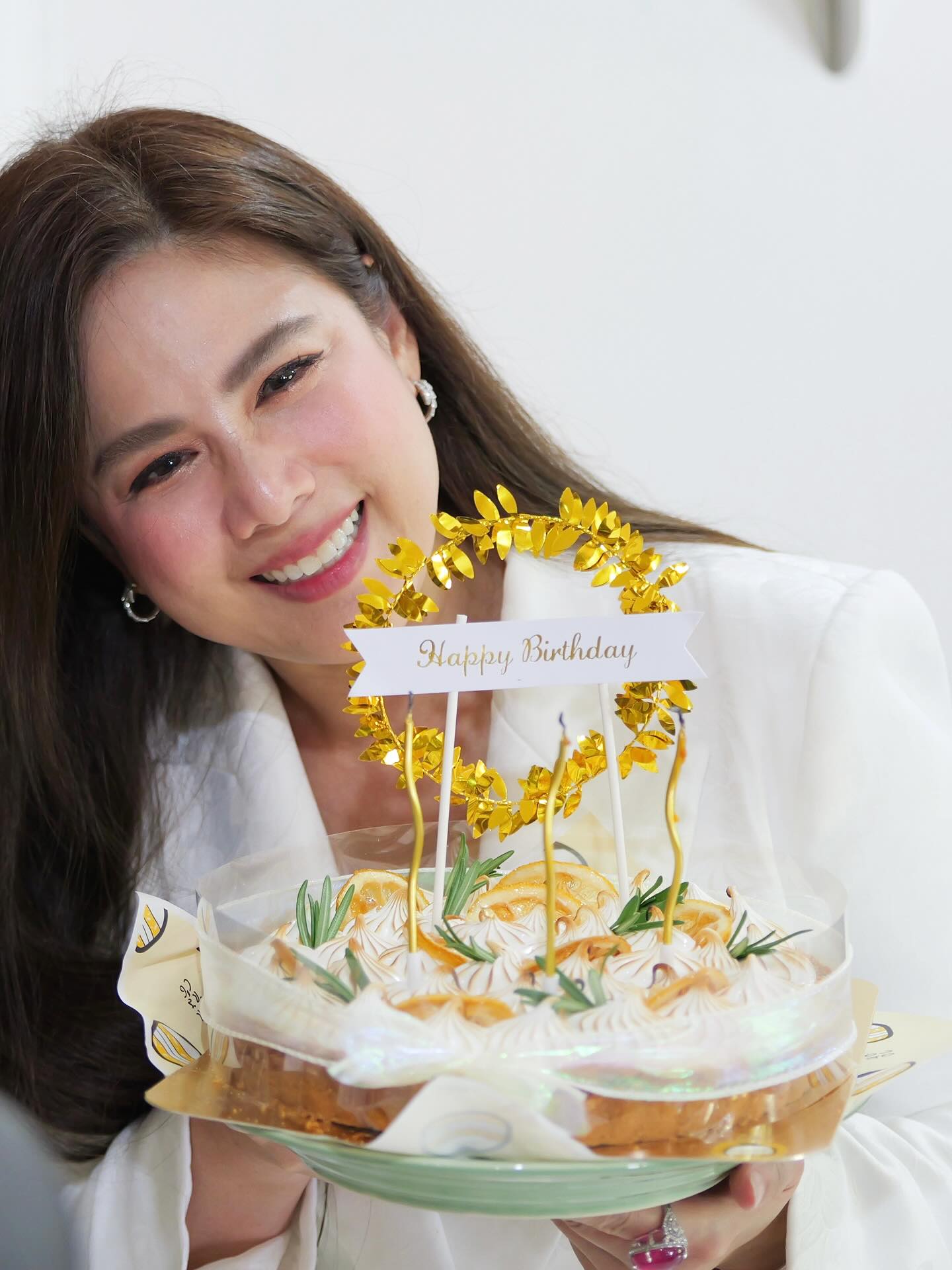 ติ๊ก - กัญญารัตน์ จิรรัชชกิจ