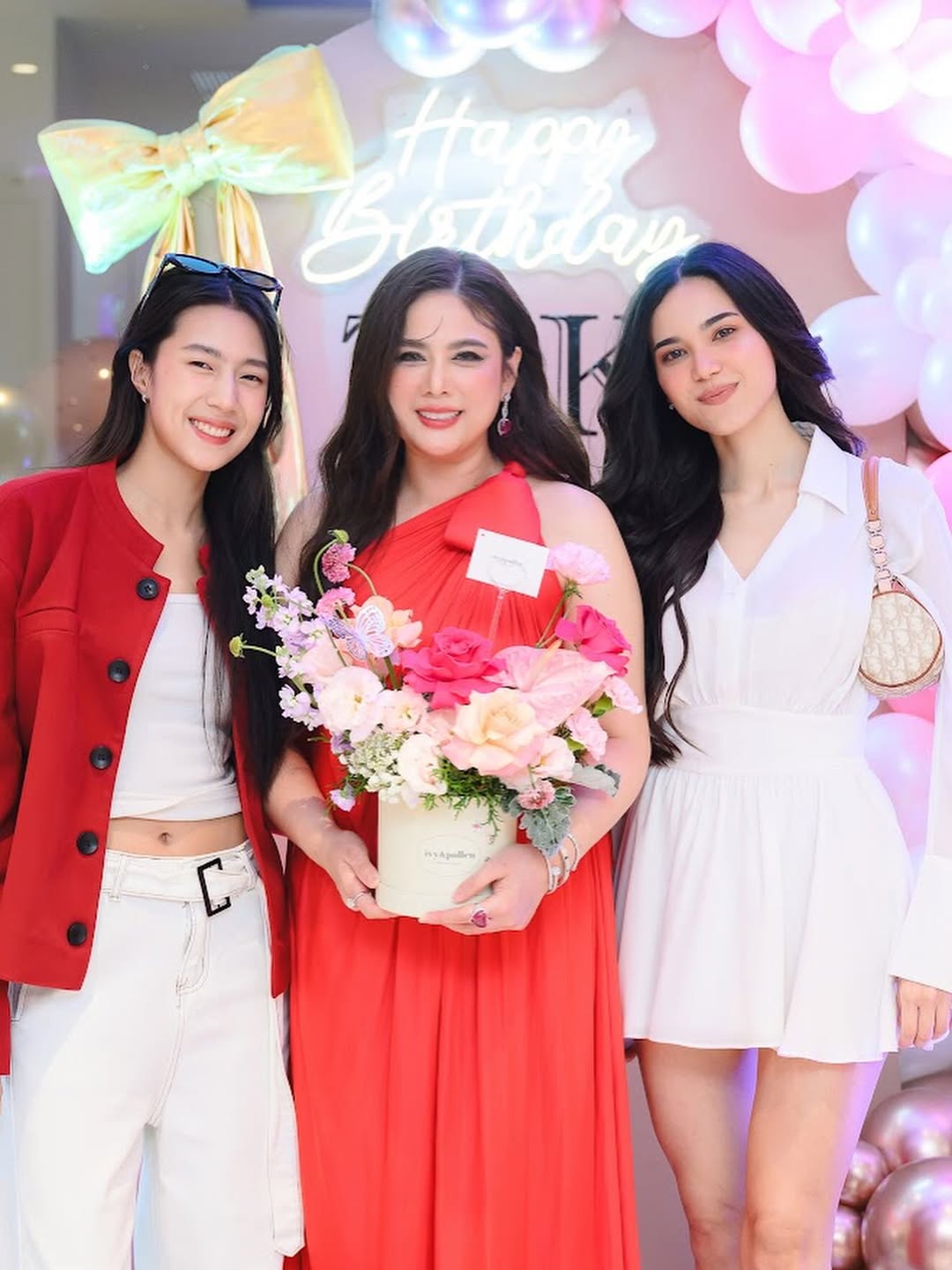 ติ๊ก - กัญญารัตน์ จิรรัชชกิจ