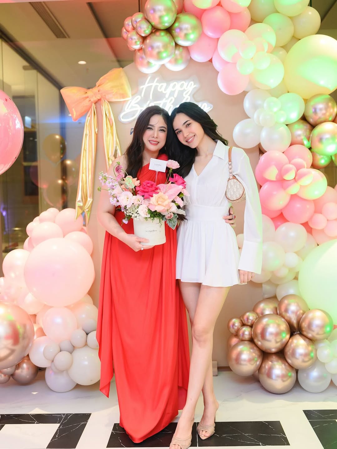 ติ๊ก - กัญญารัตน์ จิรรัชชกิจ