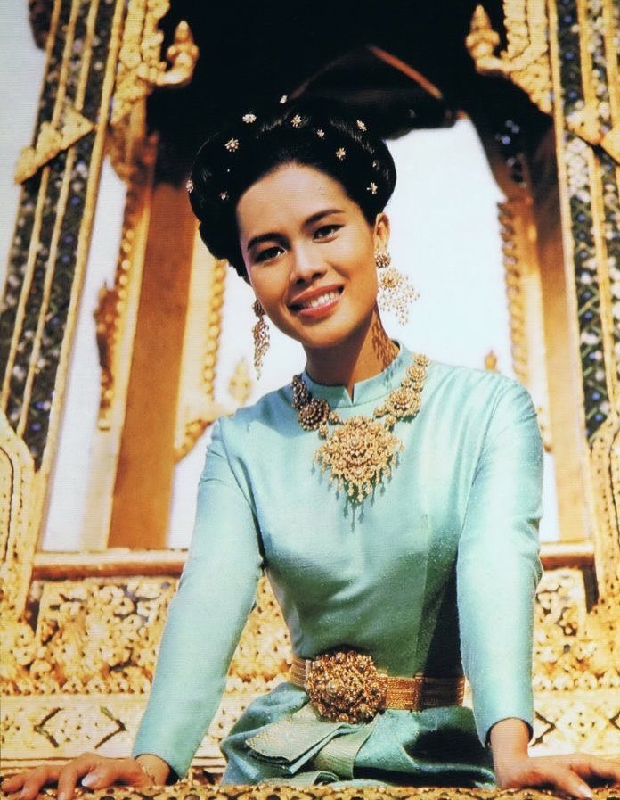 ติ๊ก - กัญญารัตน์ จิรรัชชกิจ