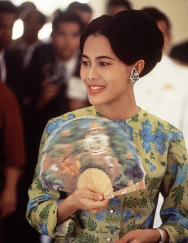 ติ๊ก - กัญญารัตน์ จิรรัชชกิจ