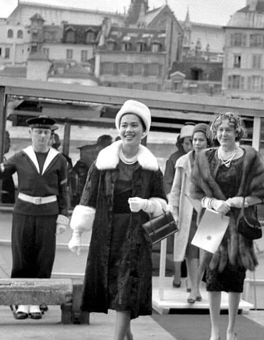 ติ๊ก - กัญญารัตน์ จิรรัชชกิจ