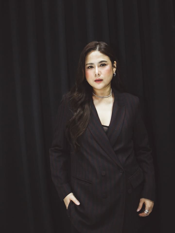 ติ๊ก - กัญญารัตน์ จิรรัชชกิจ