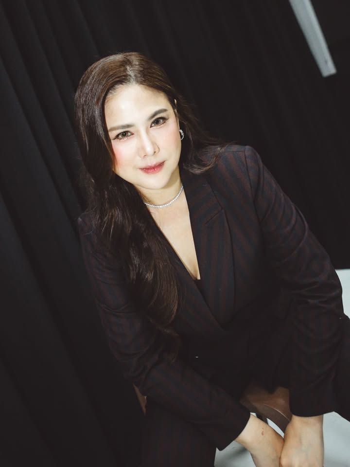 ติ๊ก - กัญญารัตน์ จิรรัชชกิจ