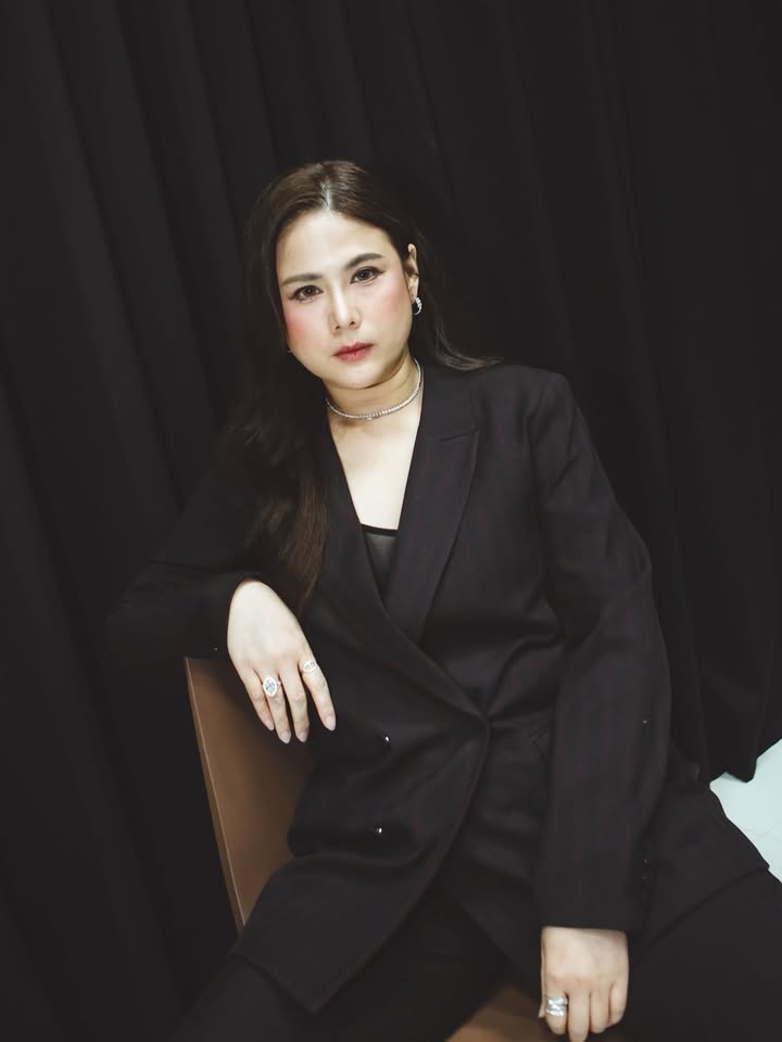 ติ๊ก - กัญญารัตน์ จิรรัชชกิจ