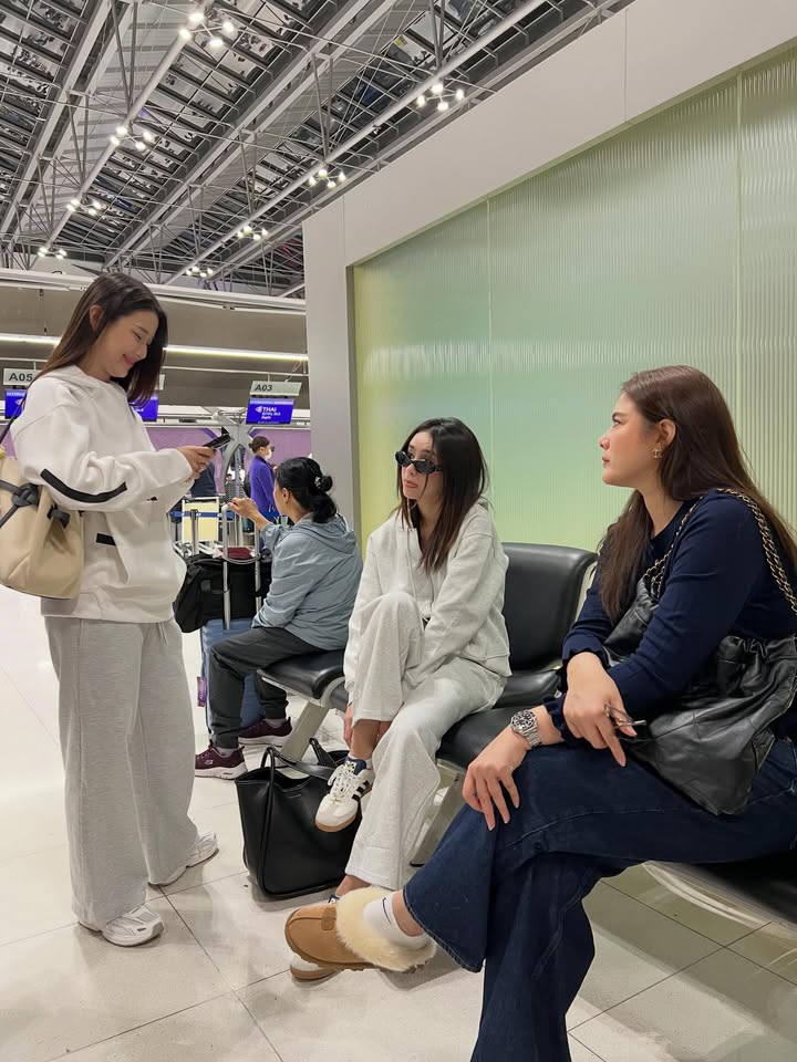 ติ๊ก - กัญญารัตน์ จิรรัชชกิจ