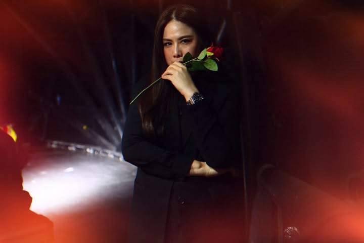 ติ๊ก - กัญญารัตน์ จิรรัชชกิจ