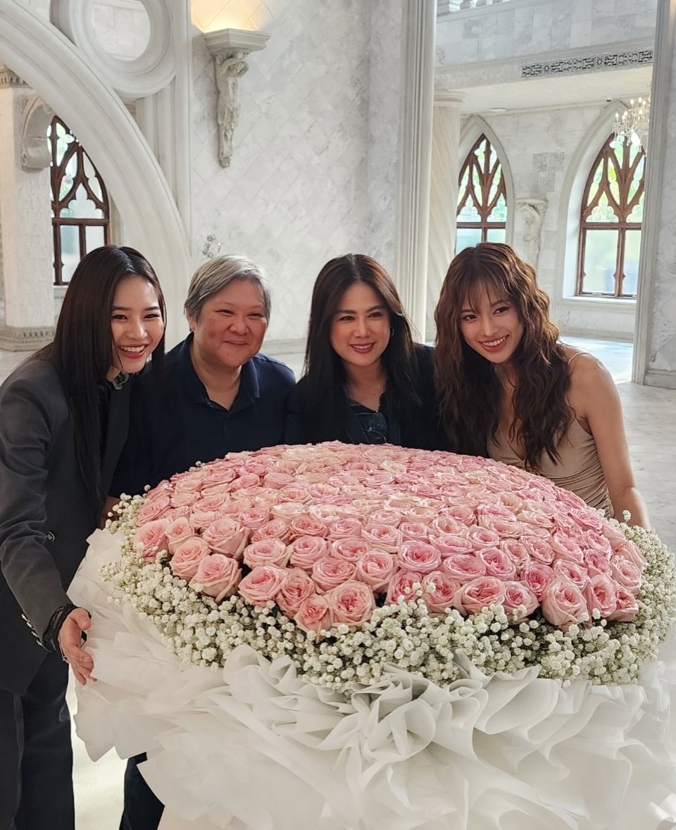 ติ๊ก - กัญญารัตน์ จิรรัชชกิจ