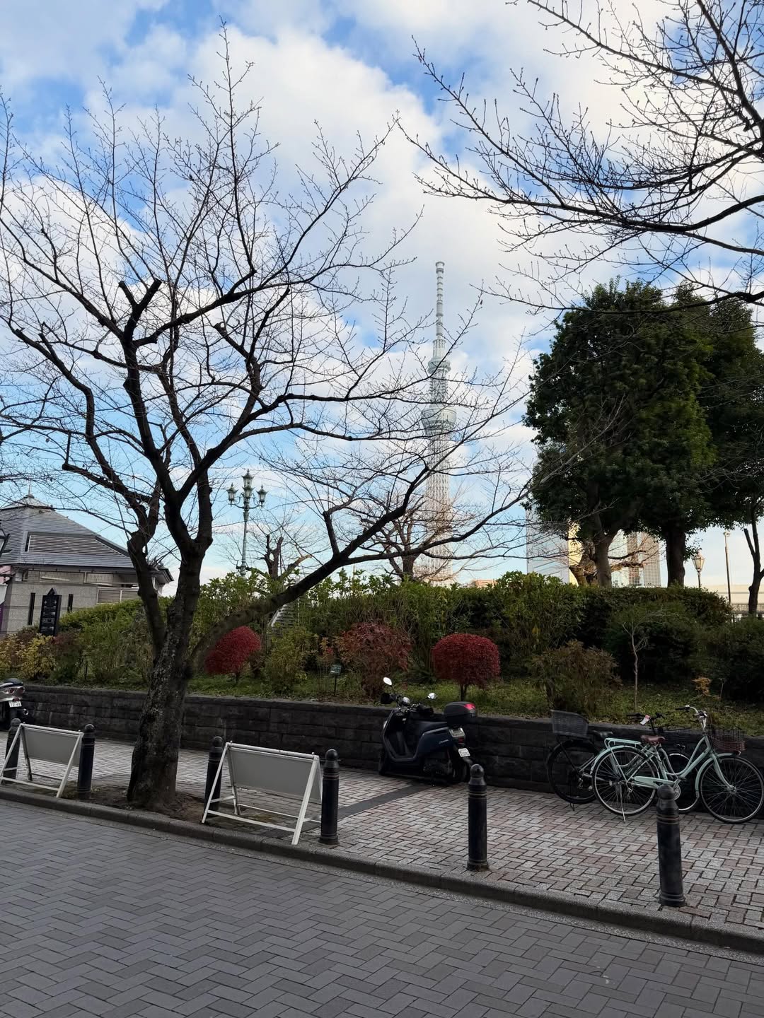 ติ๊ก - กัญญารัตน์ จิรรัชชกิจ