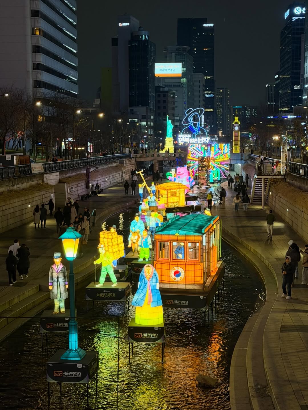 ติ๊ก - กัญญารัตน์ จิรรัชชกิจ