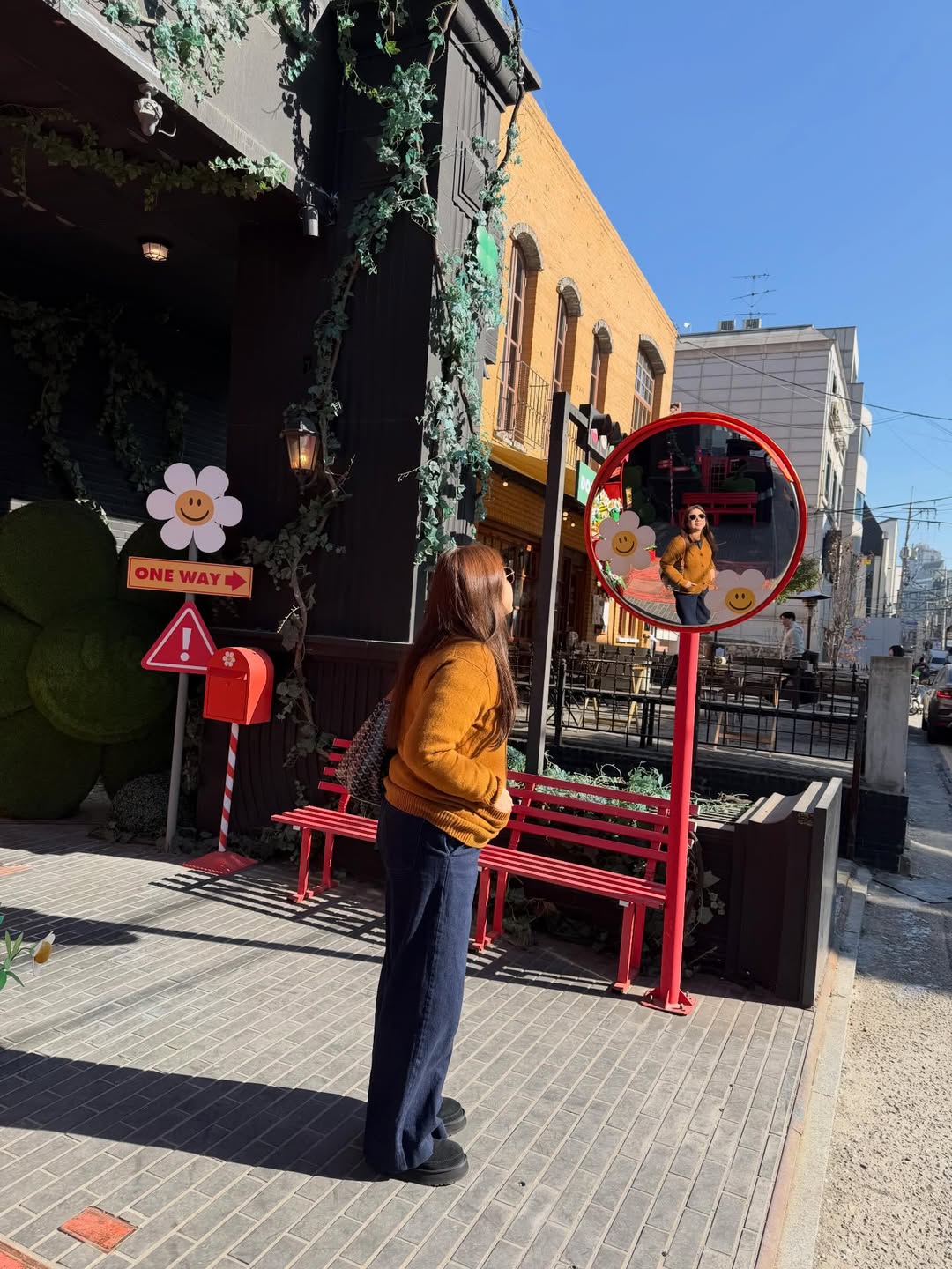 ติ๊ก - กัญญารัตน์ จิรรัชชกิจ