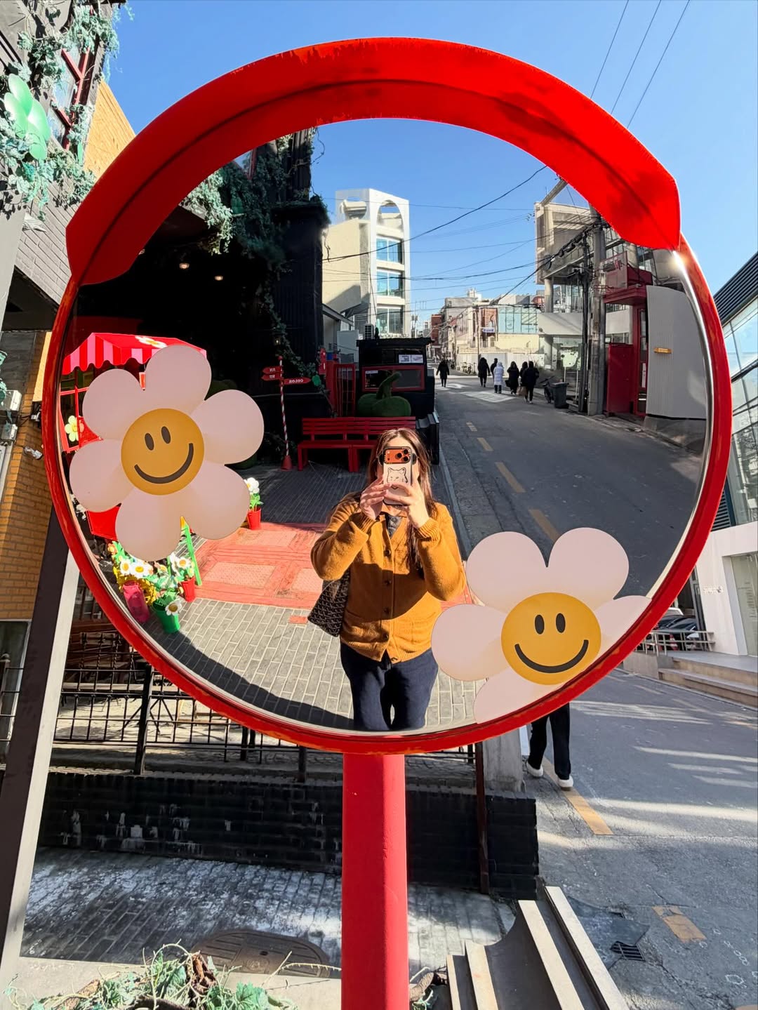 ติ๊ก - กัญญารัตน์ จิรรัชชกิจ