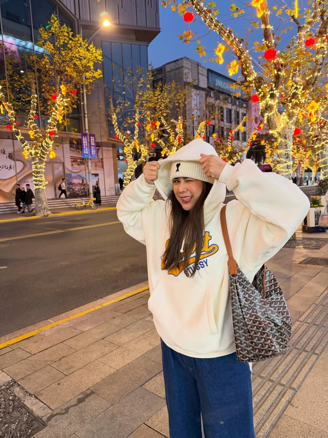 ติ๊ก - กัญญารัตน์ จิรรัชชกิจ