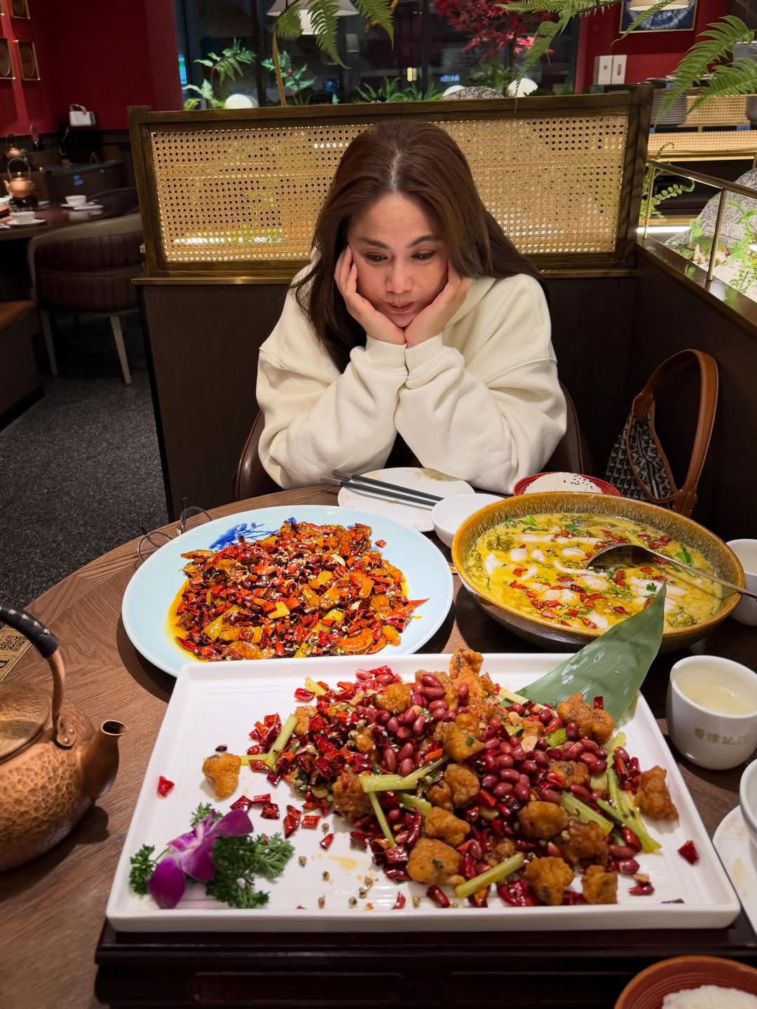 ติ๊ก - กัญญารัตน์ จิรรัชชกิจ