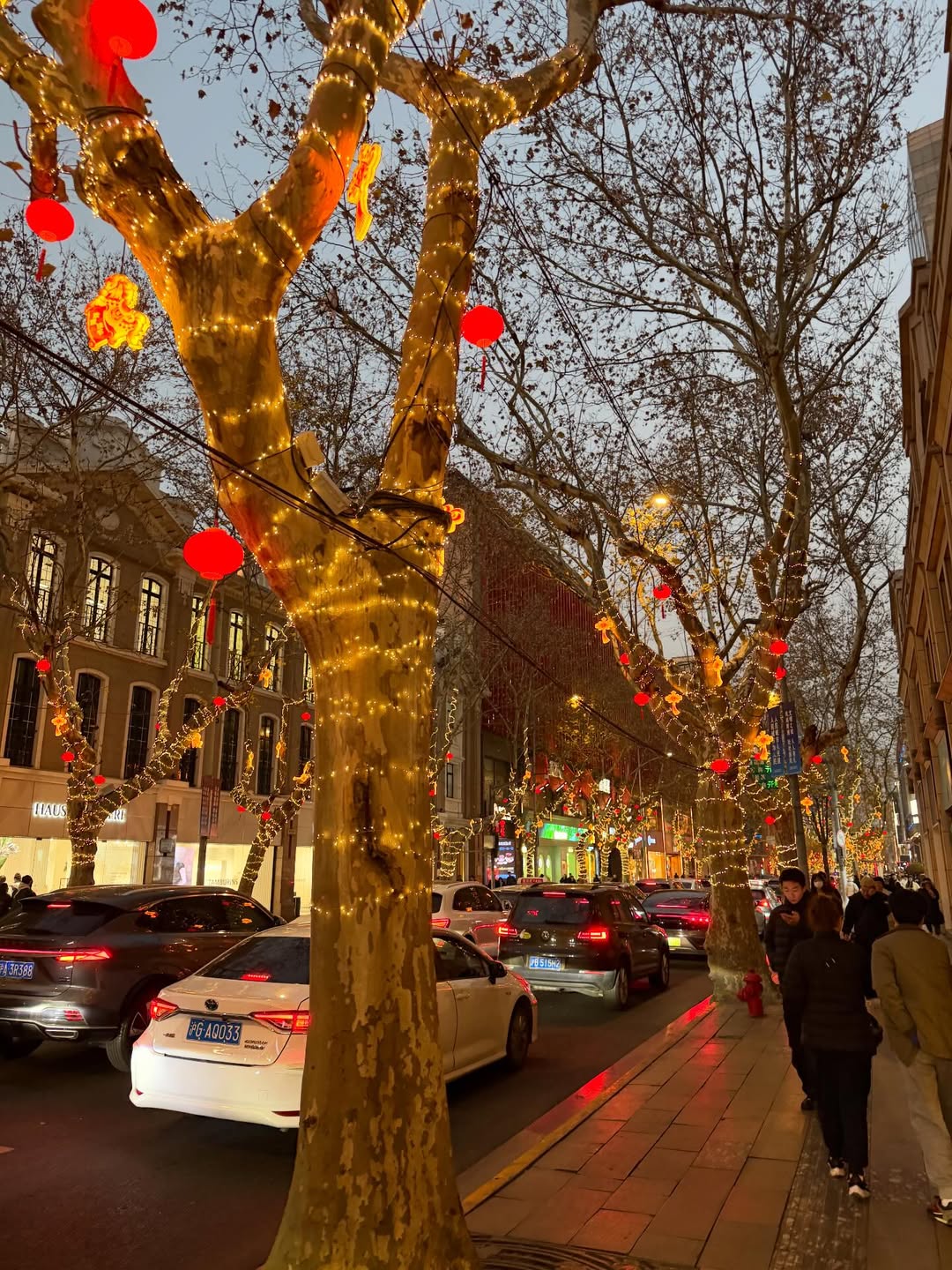 ติ๊ก - กัญญารัตน์ จิรรัชชกิจ