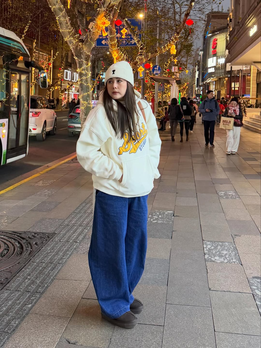 ติ๊ก - กัญญารัตน์ จิรรัชชกิจ