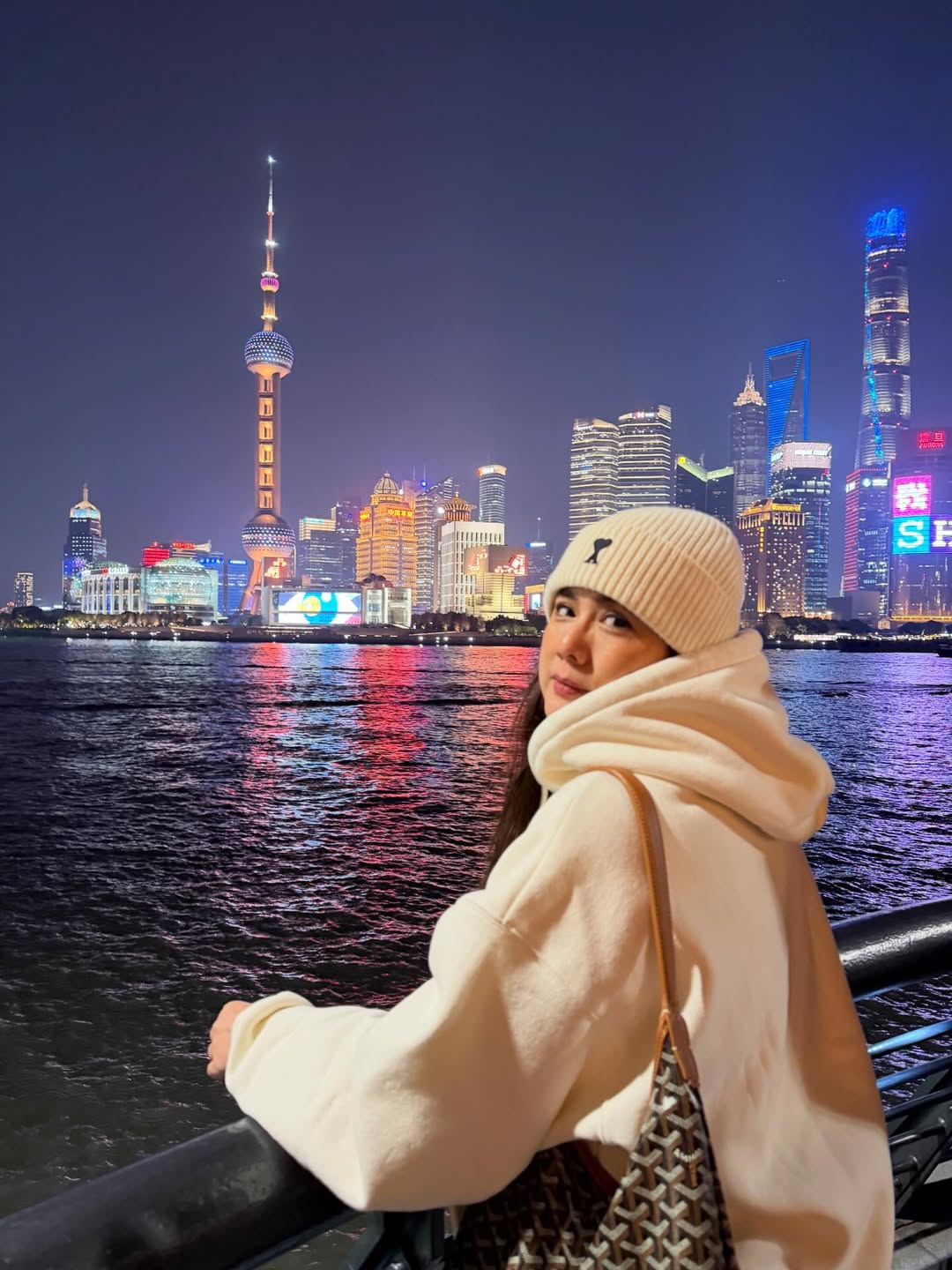 ติ๊ก - กัญญารัตน์ จิรรัชชกิจ