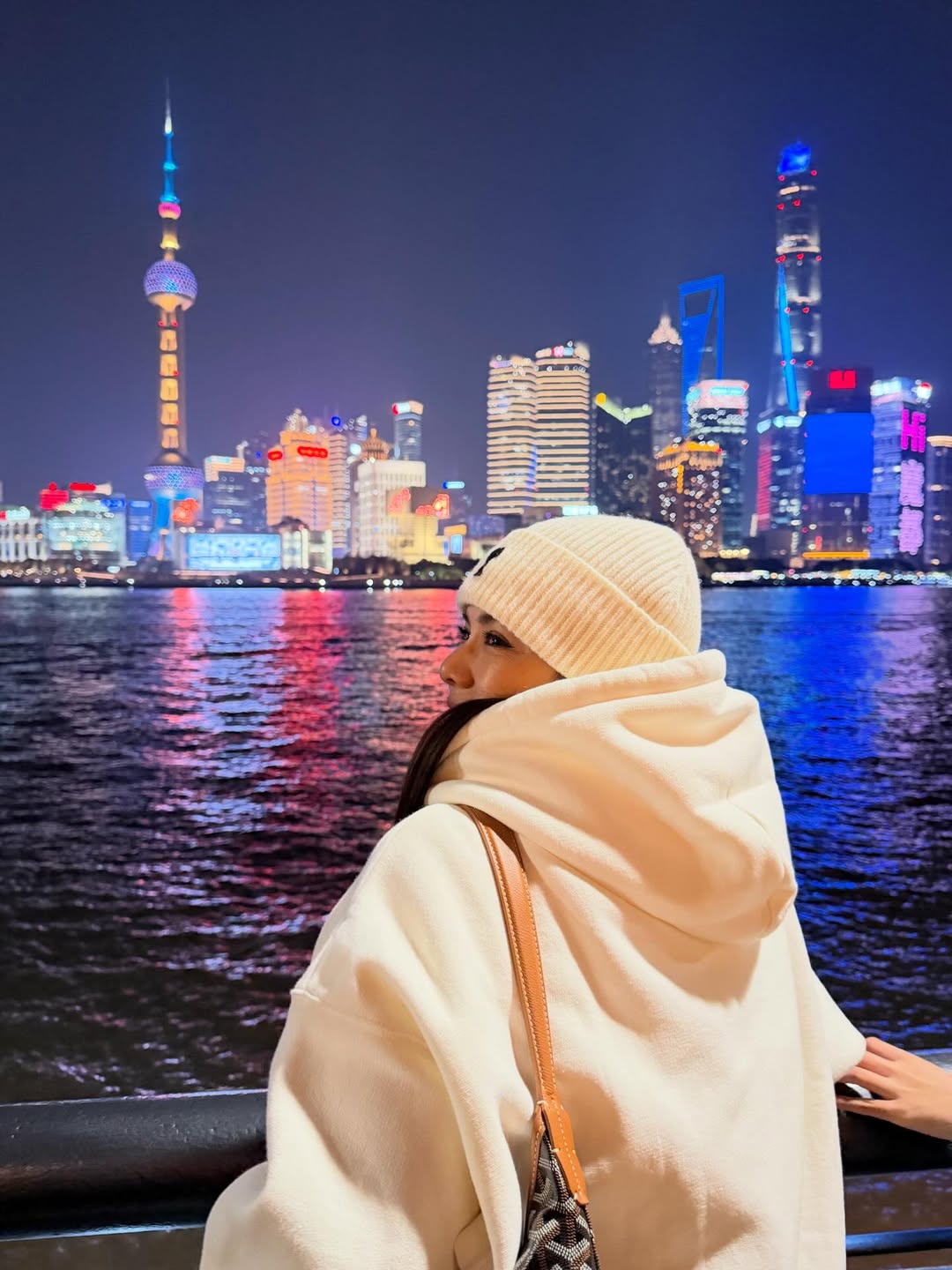 ติ๊ก - กัญญารัตน์ จิรรัชชกิจ