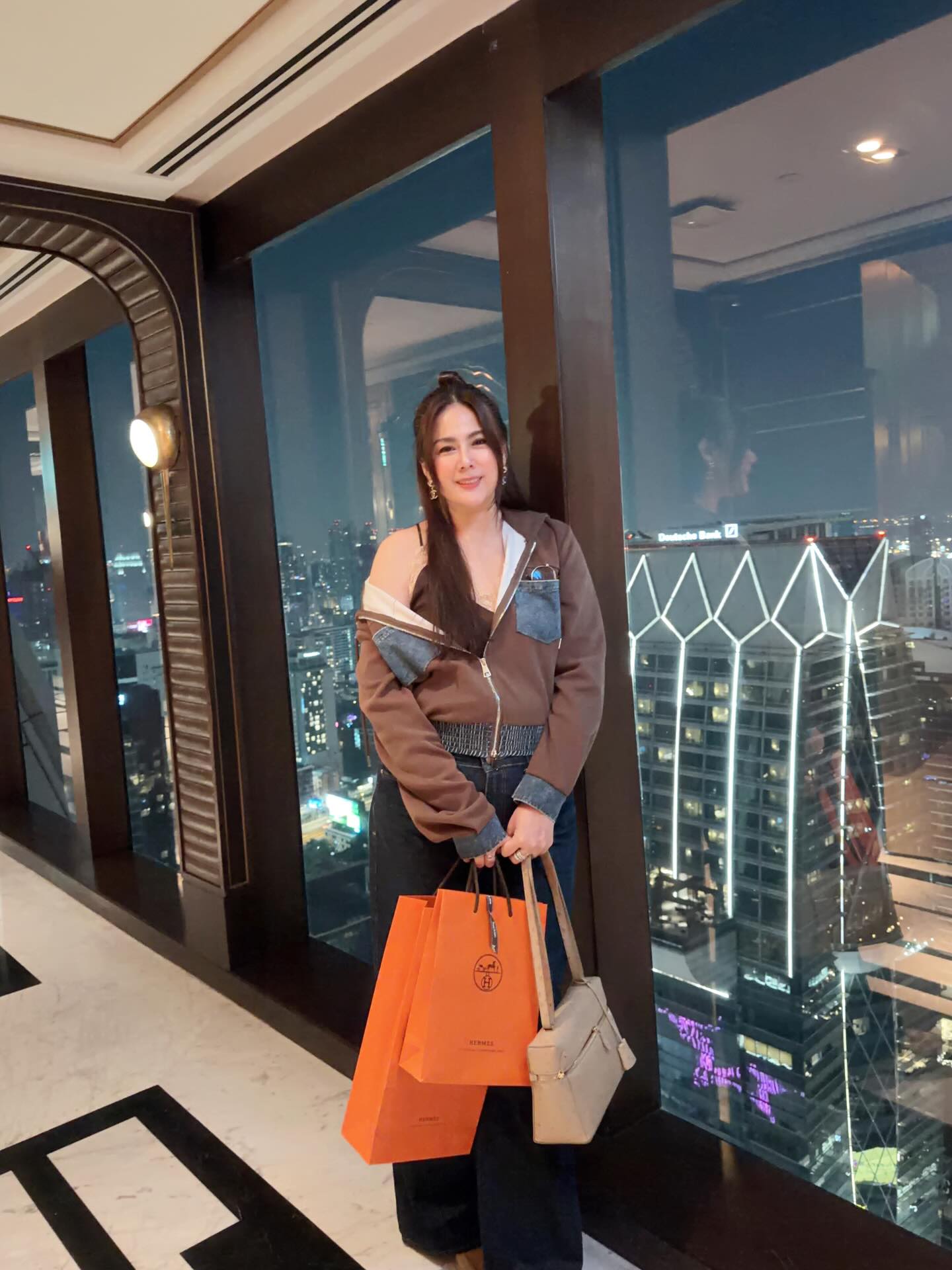 ติ๊ก - กัญญารัตน์ จิรรัชชกิจ