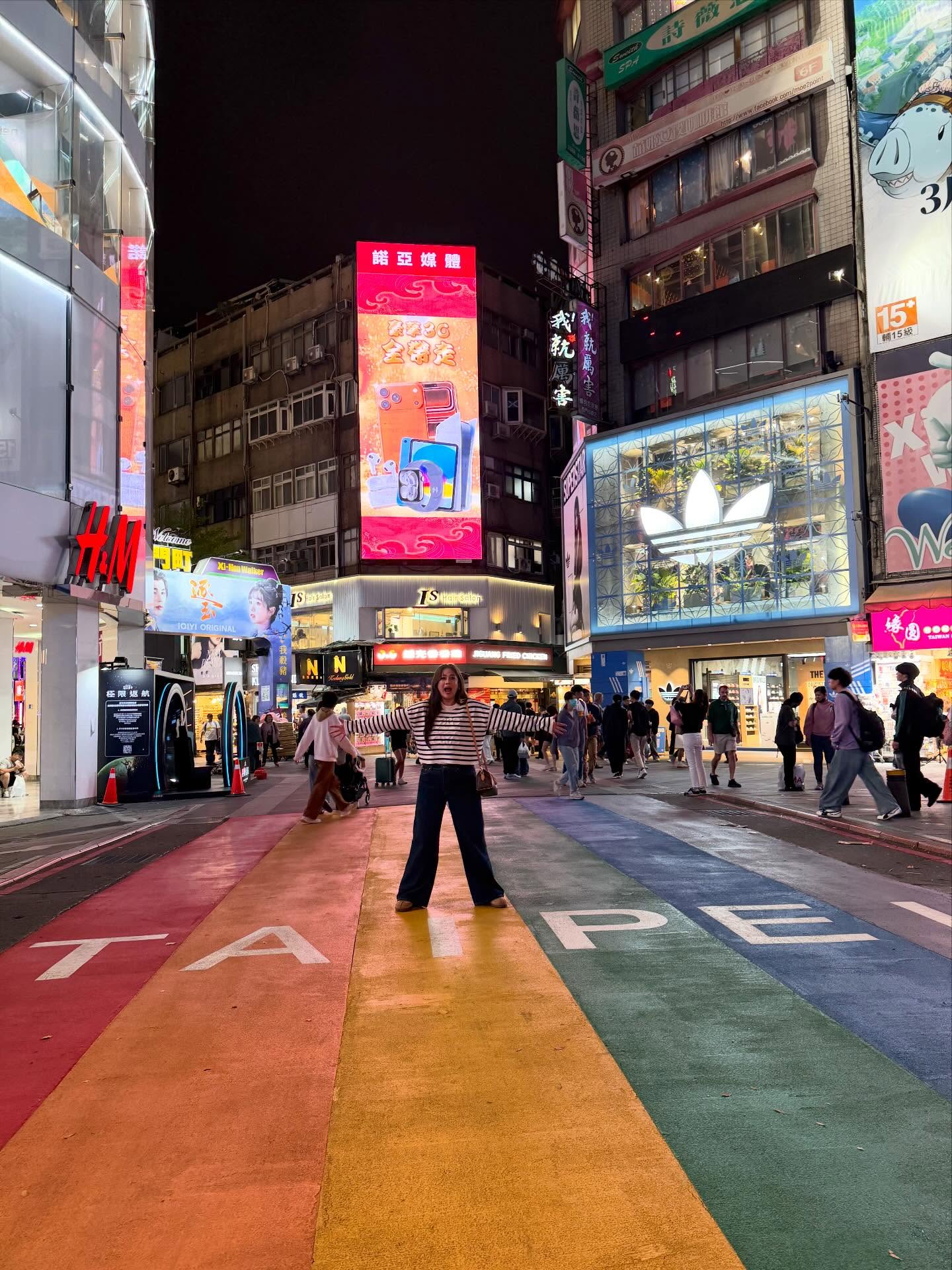 ติ๊ก - กัญญารัตน์ จิรรัชชกิจ