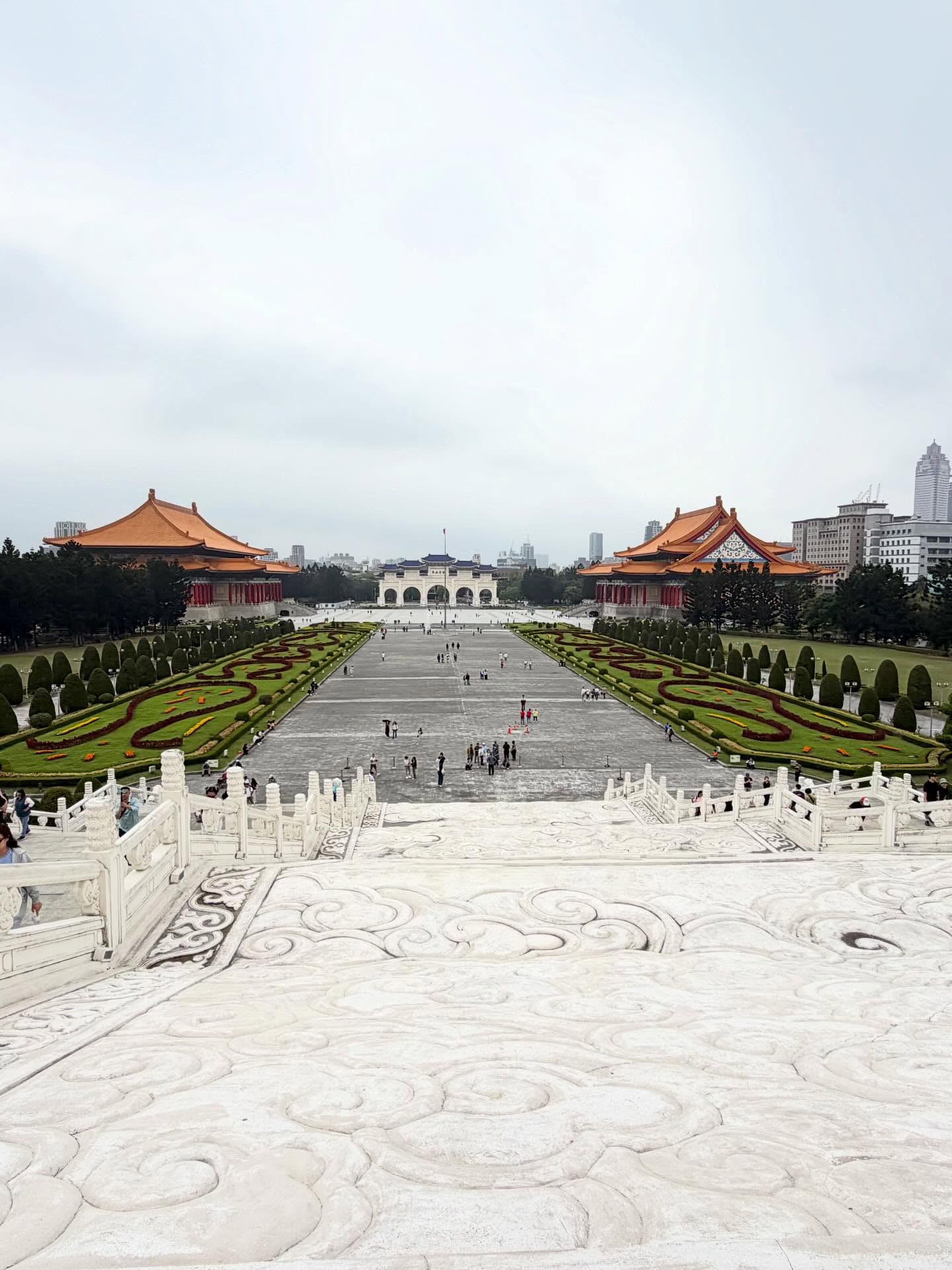 ติ๊ก - กัญญารัตน์ จิรรัชชกิจ