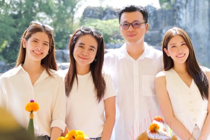 ติ๊ก - กัญญารัตน์ จิรรัชชกิจ