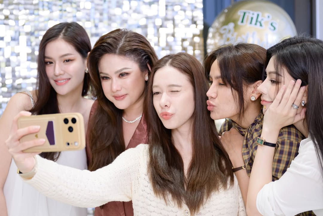 ติ๊ก - กัญญารัตน์ จิรรัชชกิจ
