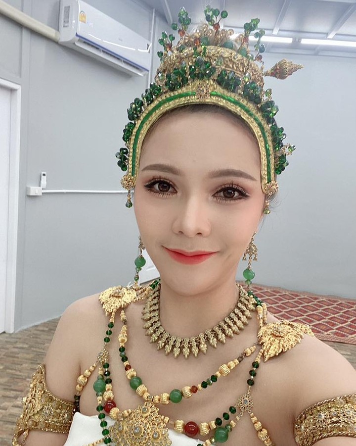 เบล - ขนิษฐา เบ้าหล่อเพชร