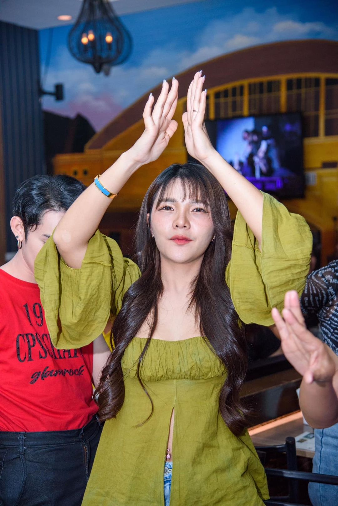 เบล - ขนิษฐา เบ้าหล่อเพชร