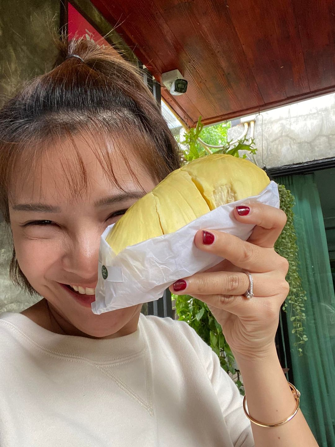 เบล - ขนิษฐา เบ้าหล่อเพชร