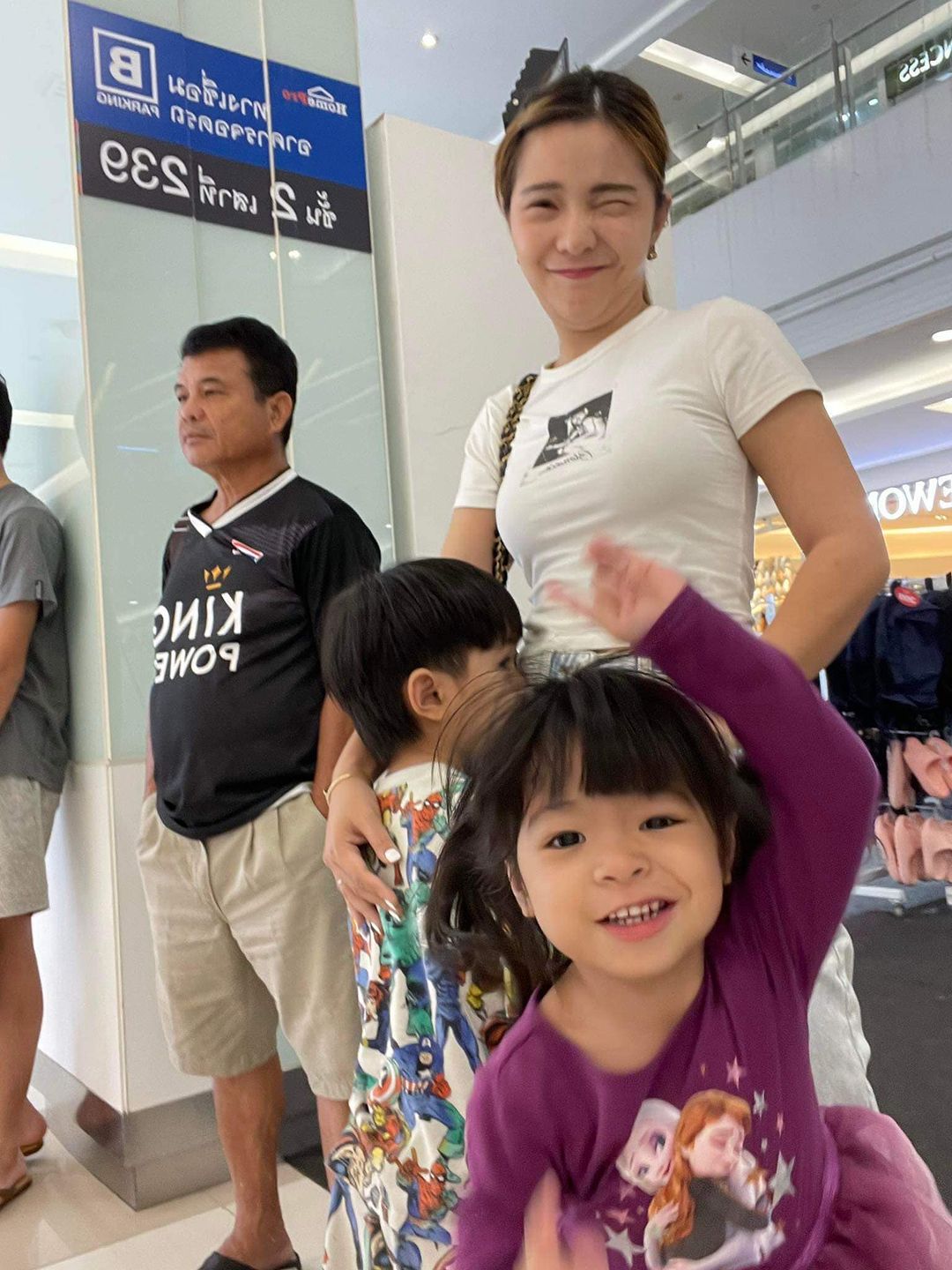 เบล - ขนิษฐา เบ้าหล่อเพชร