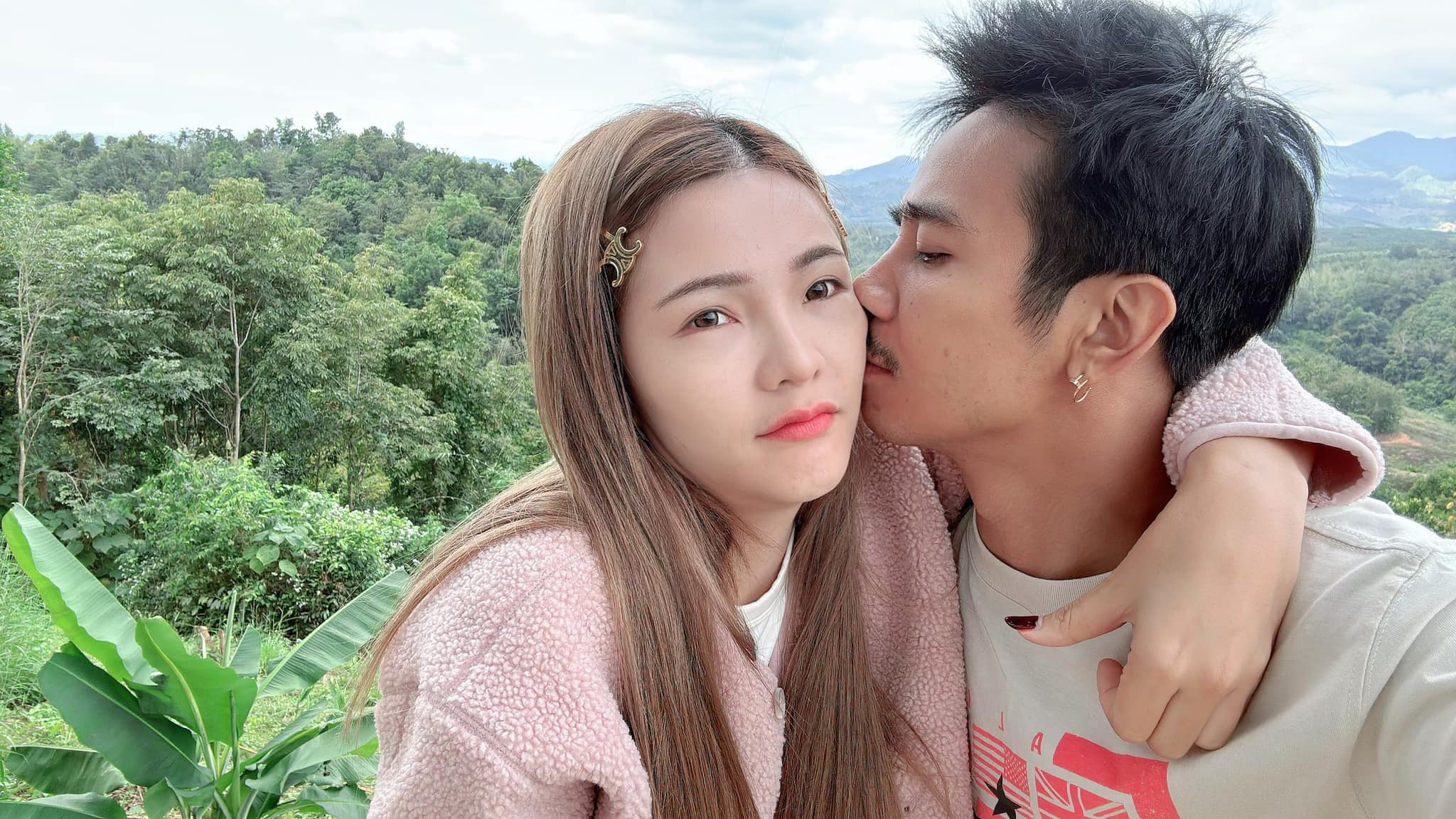 เบล - ขนิษฐา เบ้าหล่อเพชร
