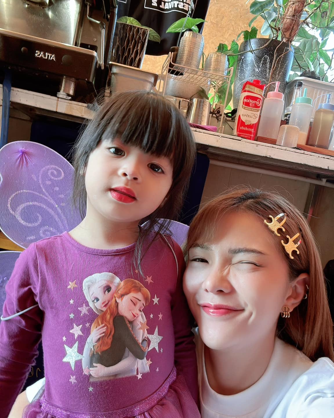 เบล - ขนิษฐา เบ้าหล่อเพชร