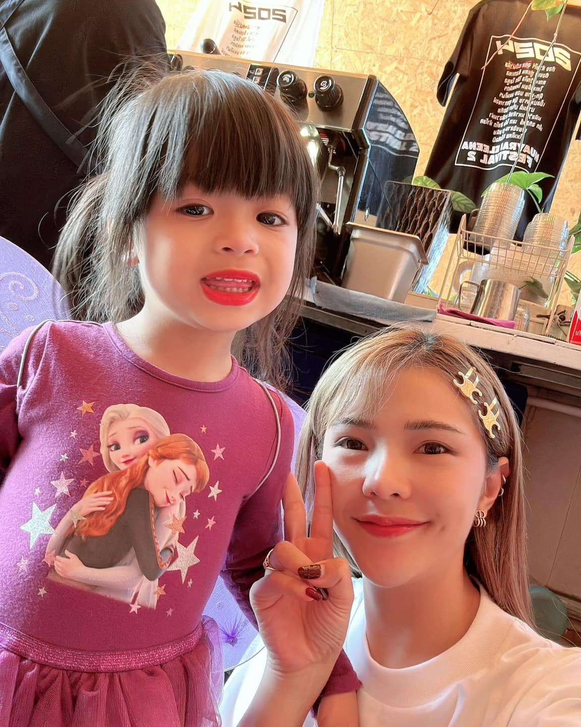 เบล - ขนิษฐา เบ้าหล่อเพชร