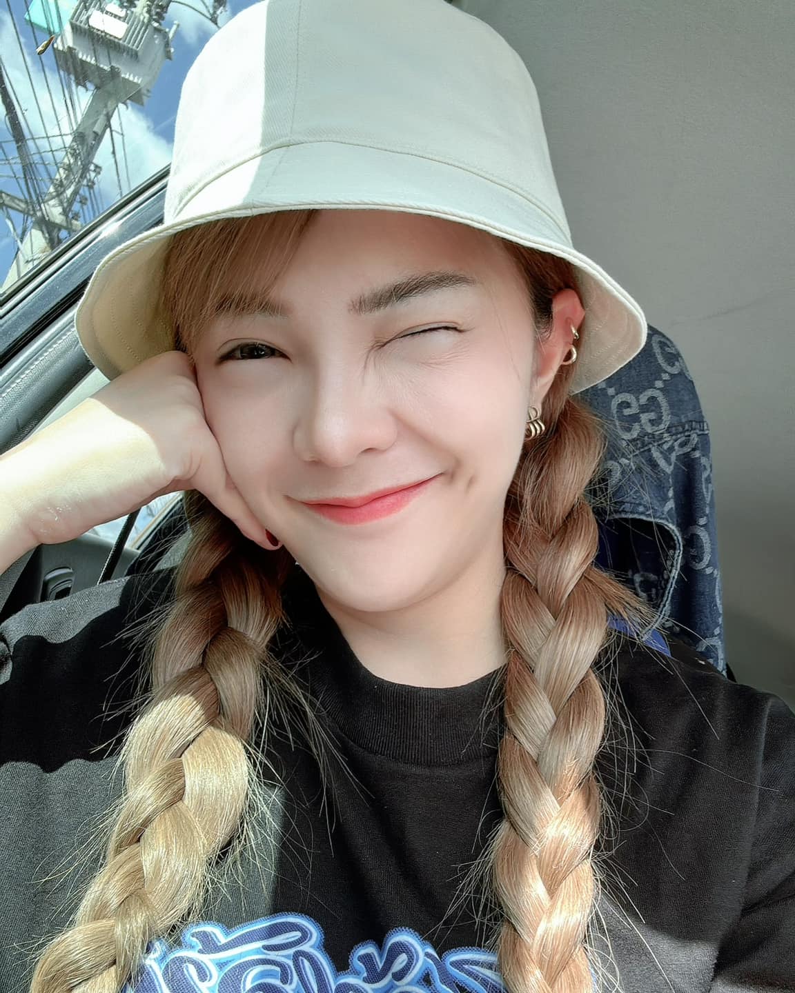 เบล - ขนิษฐา เบ้าหล่อเพชร