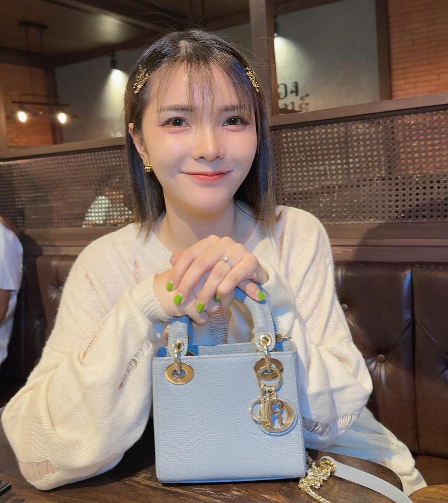 เบล - ขนิษฐา เบ้าหล่อเพชร