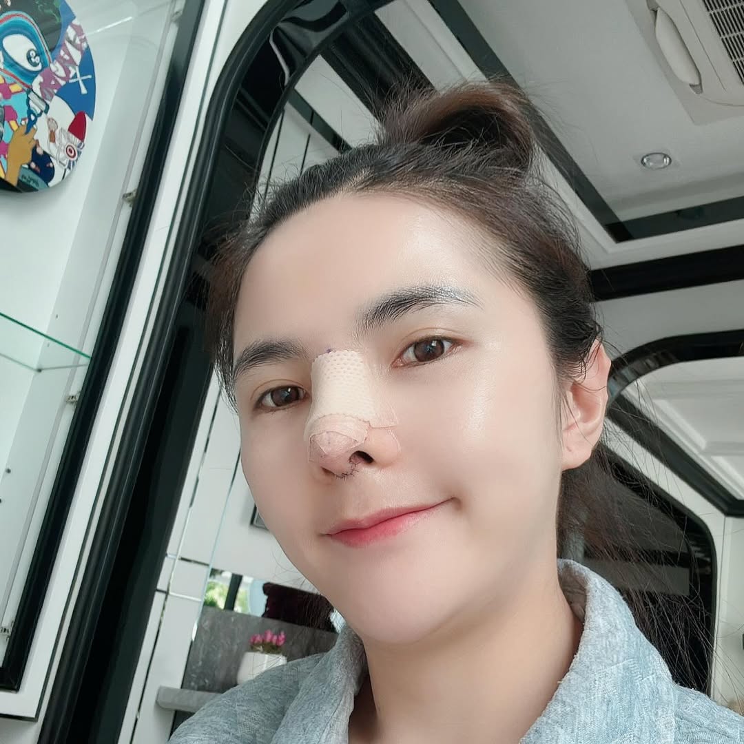 เบล - ขนิษฐา เบ้าหล่อเพชร