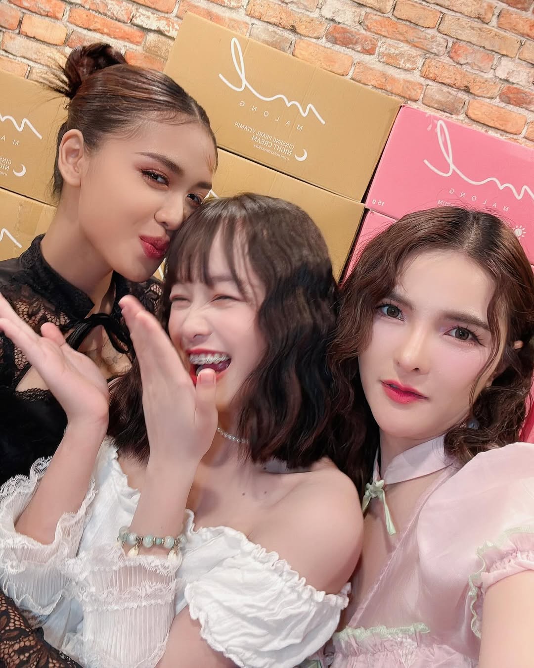 เบล - ขนิษฐา เบ้าหล่อเพชร