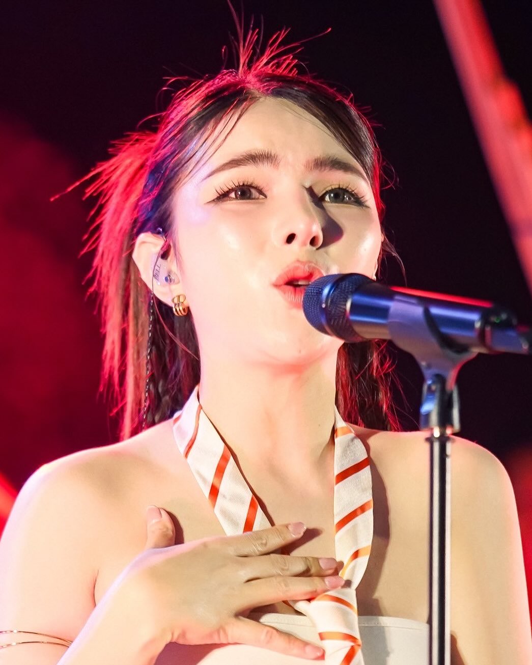 เบล - ขนิษฐา เบ้าหล่อเพชร