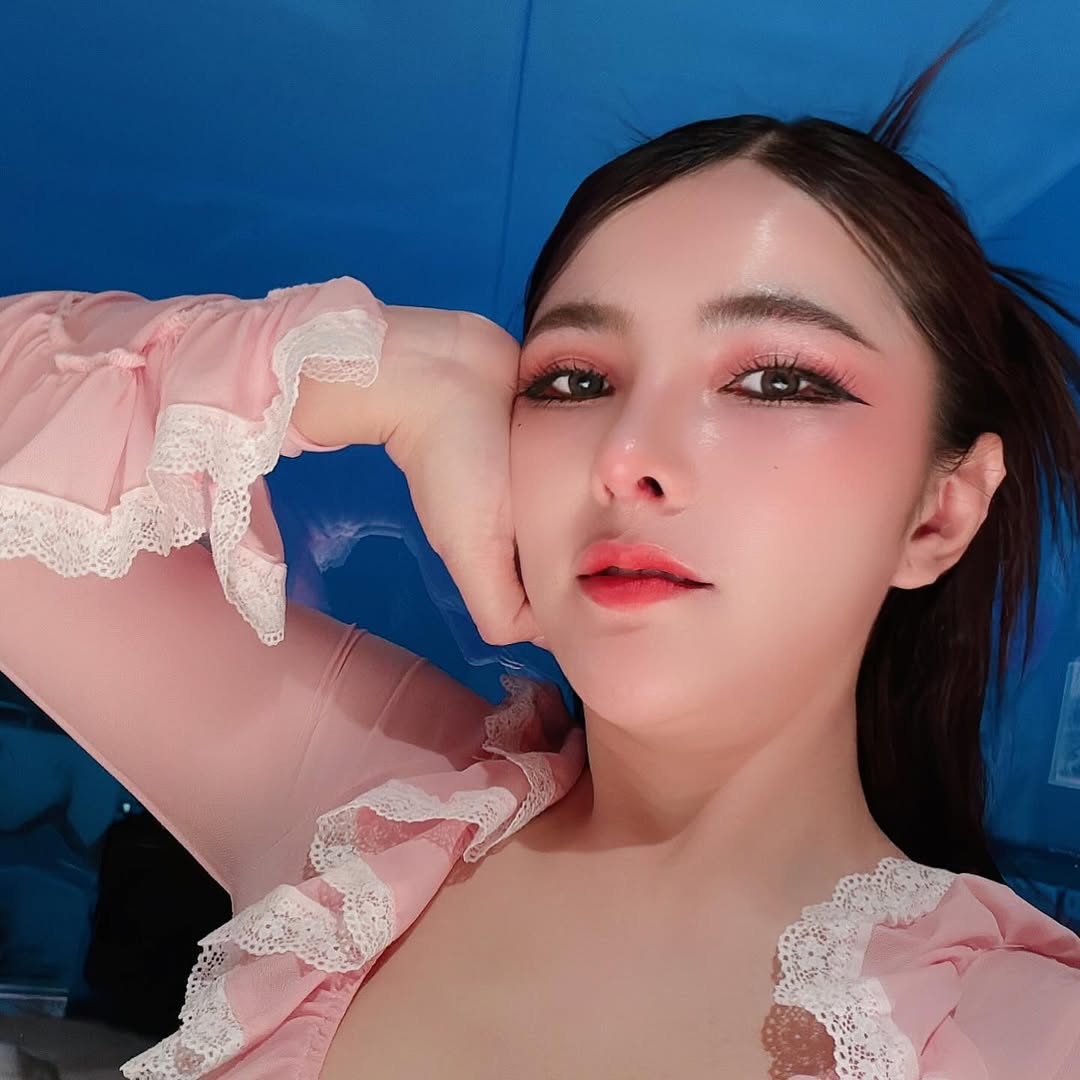 เบล - ขนิษฐา เบ้าหล่อเพชร