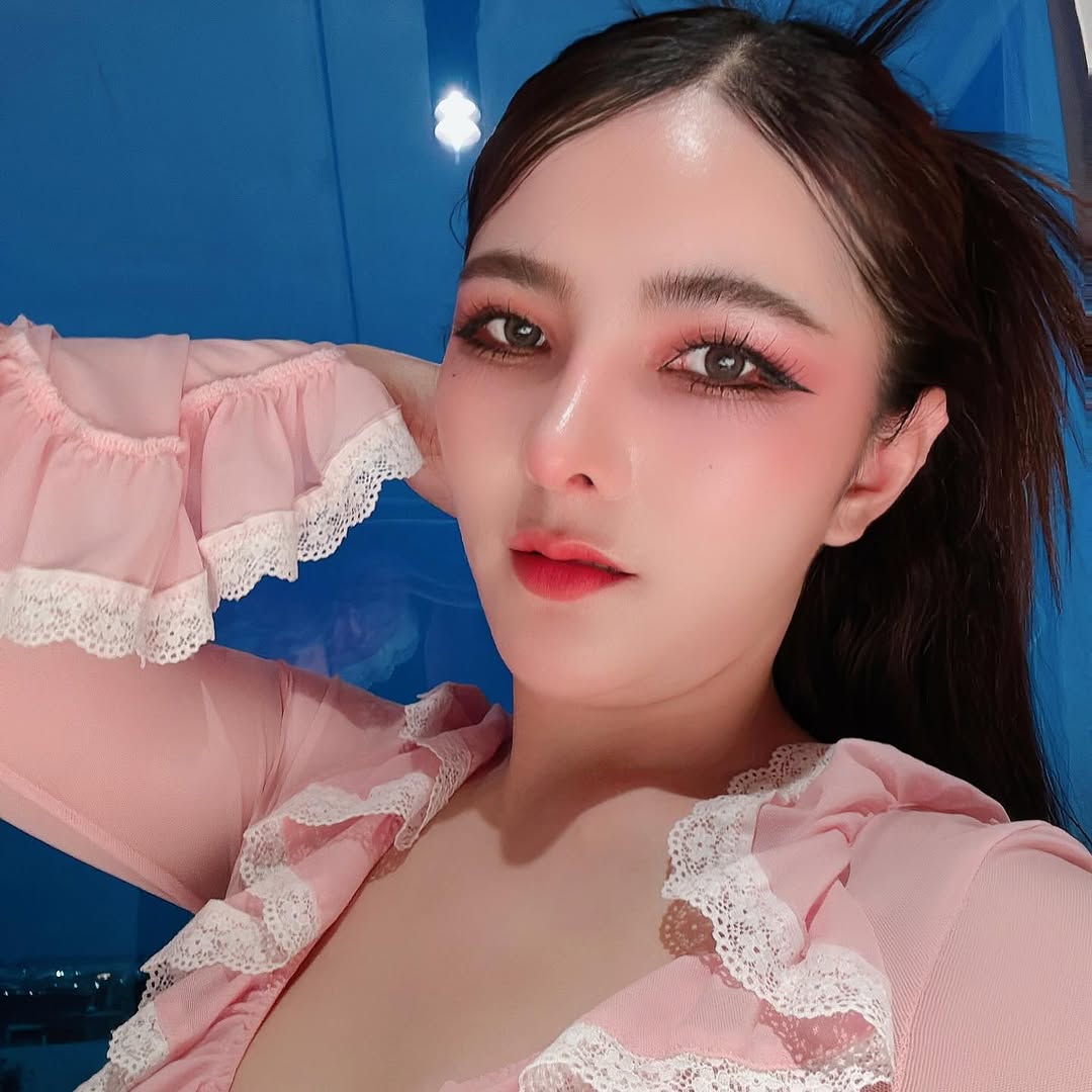 เบล - ขนิษฐา เบ้าหล่อเพชร
