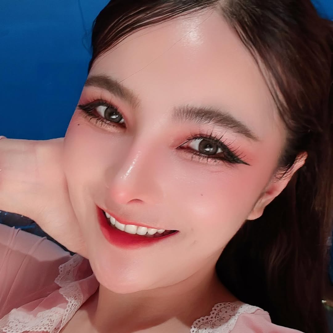เบล - ขนิษฐา เบ้าหล่อเพชร