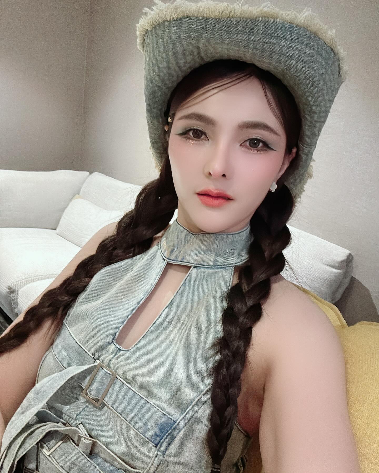 เบล - ขนิษฐา เบ้าหล่อเพชร