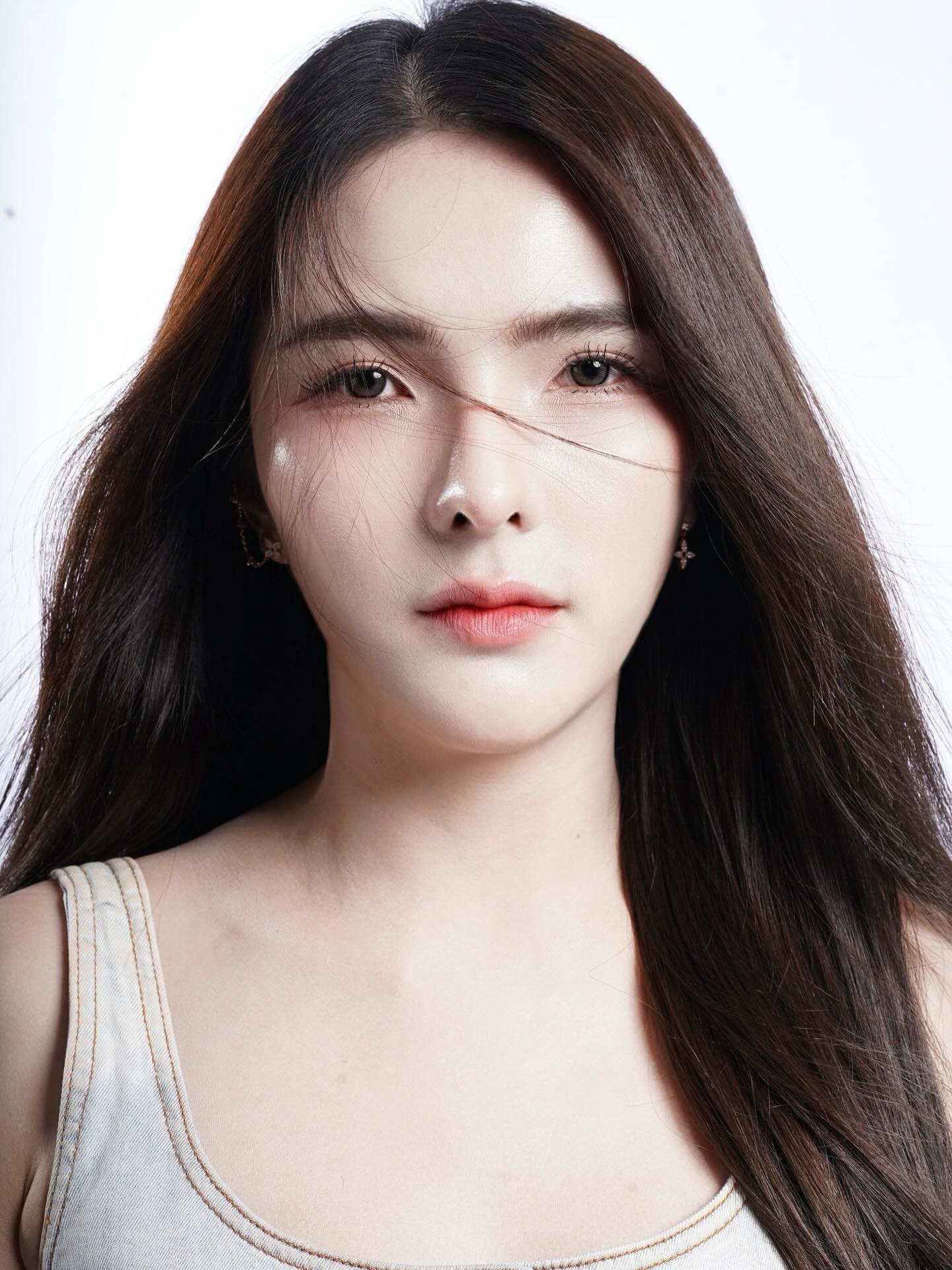 เบล - ขนิษฐา เบ้าหล่อเพชร