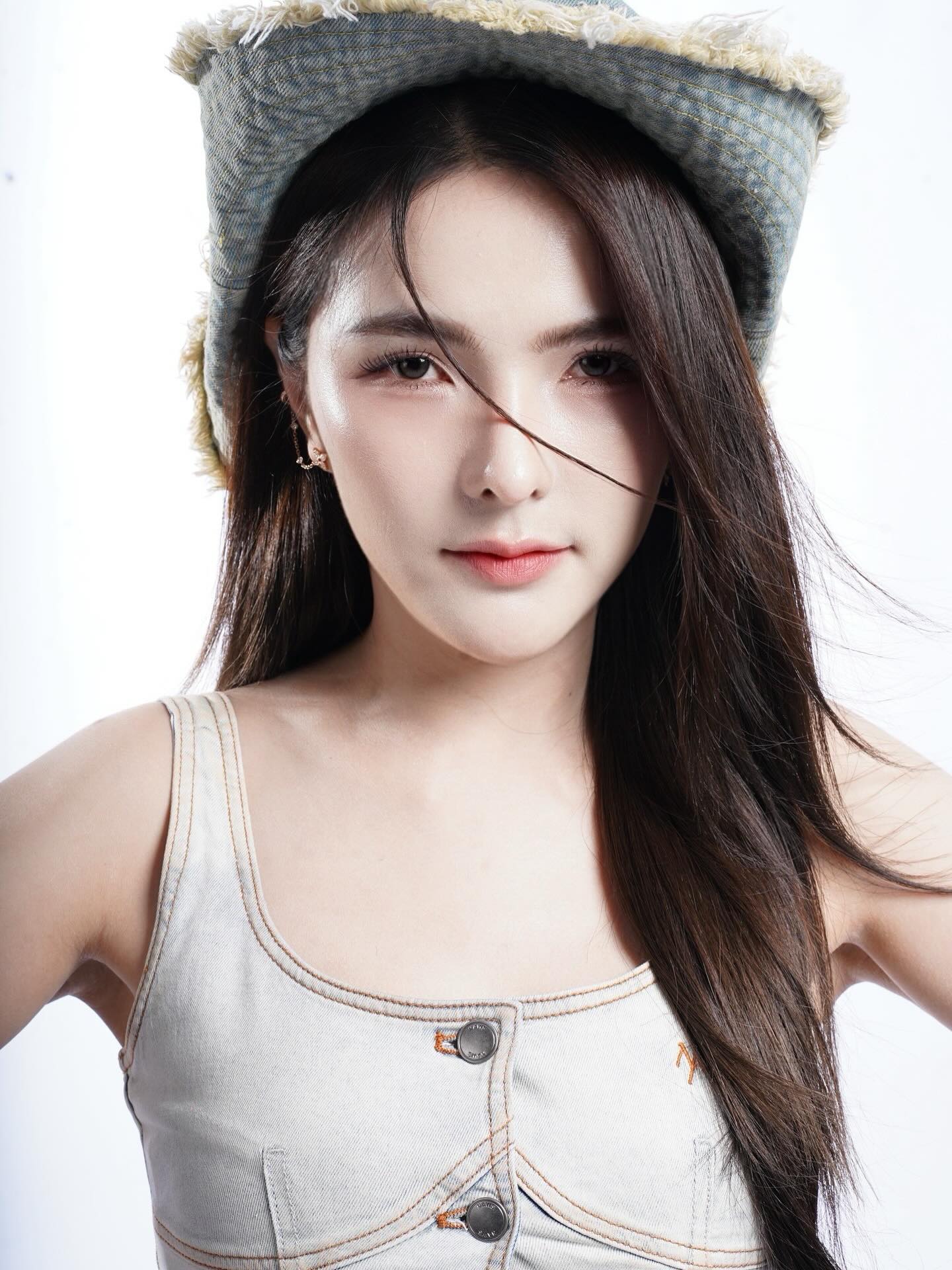 เบล - ขนิษฐา เบ้าหล่อเพชร